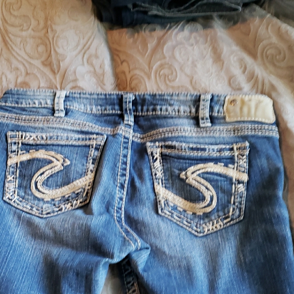 SILVER BRAND CROP JEANS